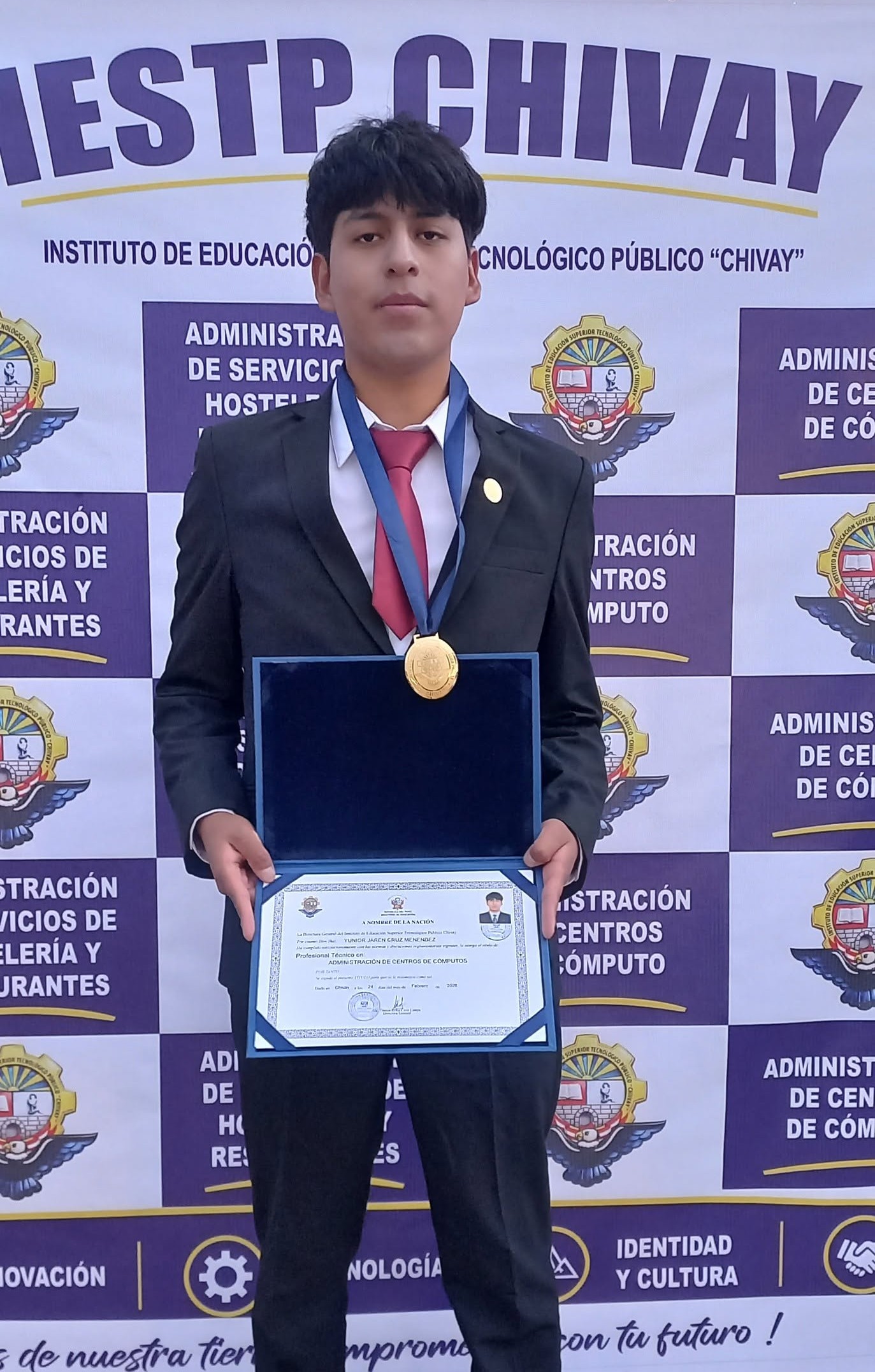 Ceremonia de entrega de títulos IESTP Chivay - foto 5