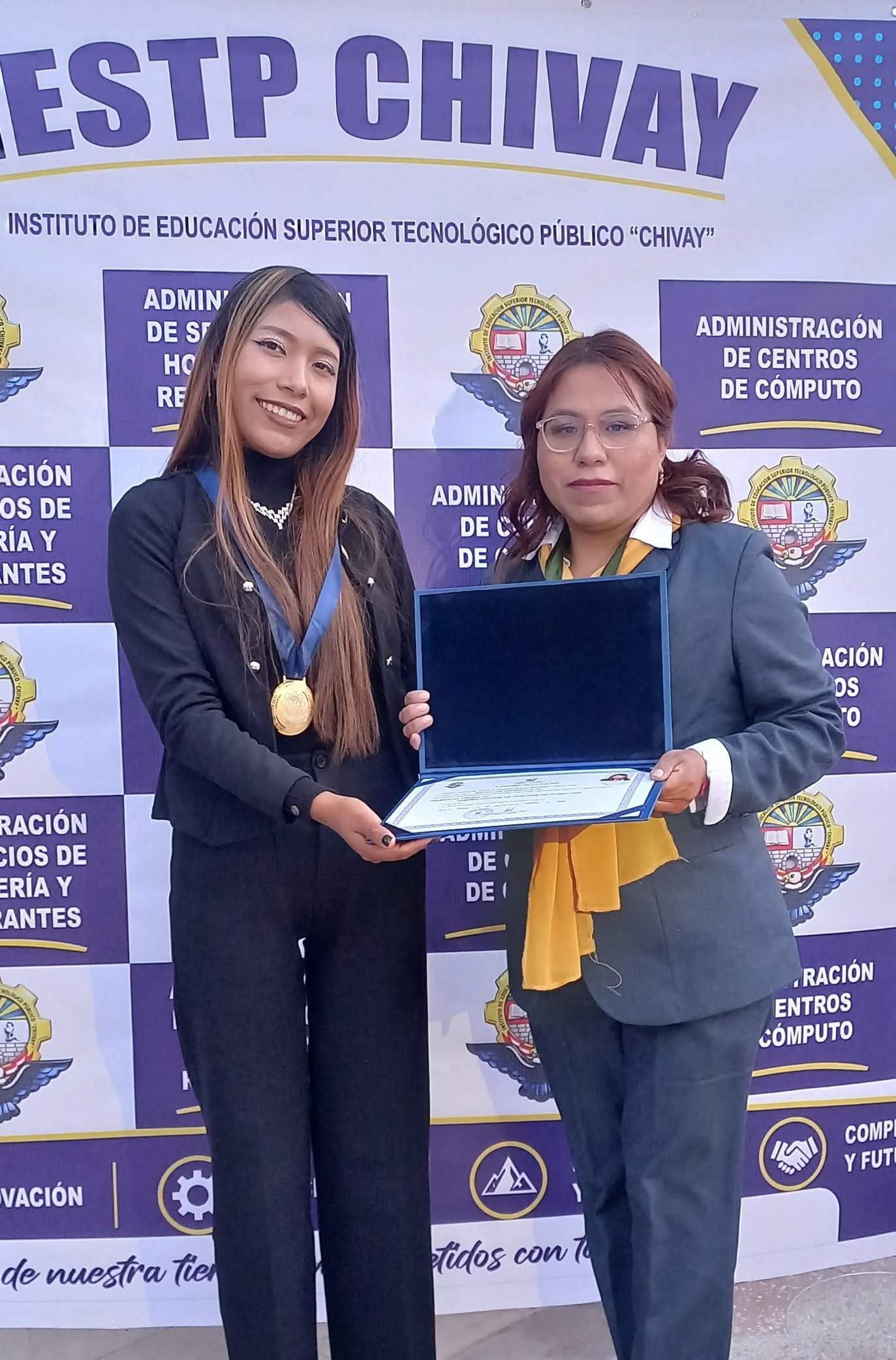 Ceremonia de entrega de títulos IESTP Chivay - foto 9