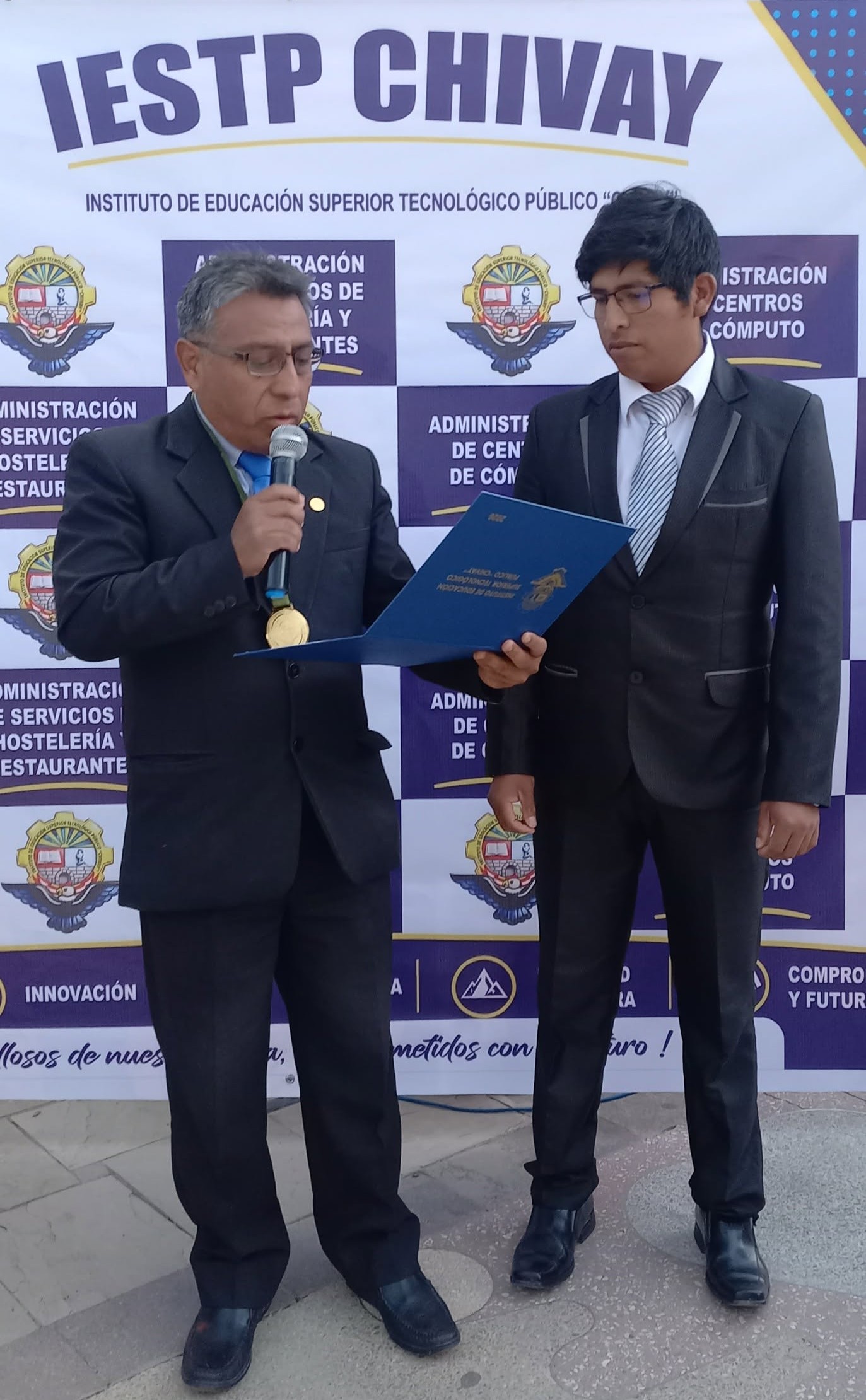 Ceremonia de entrega de títulos IESTP Chivay - foto 11